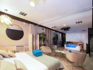 2 jours en suite avec bain bouillonnant privé et massage d'1h30 à Nîmes