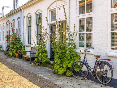 Rondleiding met gids door de stegen van Middelburg voor 2