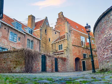Rondleiding met gids door de stegen van Middelburg voor 1 persoon