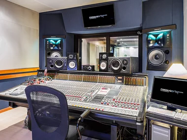 Sessione di registrazione in studio professionale con fonico a Milano
