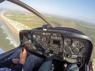 Baptême de l'air en avion au-dessus de la Côte d'Opale