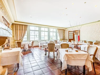Repas gastronomique à l'Hôtel Restaurant Le Dauphin et Le Spa du Prieuré à Caen
