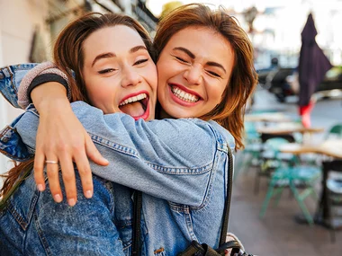 Alla mia migliore amica: 1 cena, 1 attività benessere o 1 avventura a scelta