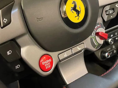 Guida di una Ferrari Portofino su strada