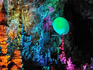 Vol en aéroplume dans la grotte de la Salamandre près d'Alès