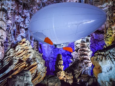 Vol en aéroplume dans une grotte près d'Alès