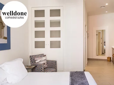 Escapada en estudio con balcón en Welldone Cathedral Suites en Sevilla