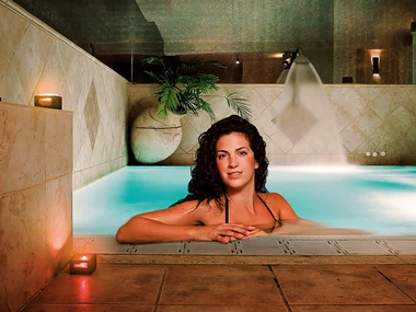 Arte Vida Suites & Spa 4 estrellas en Granada: circuito hidrotermal para 2
