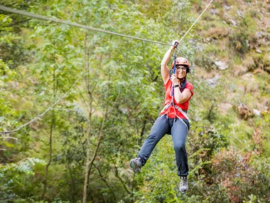 Volo in zipline nelle Grotte di Equi