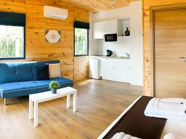 Cabañas Compostela: 1 noche con bañera hidromasaje y pack romántico para 2