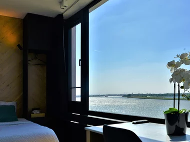 Verblijf in een 4-sterrenkamer met zicht op de Schelde in Antwerpen België