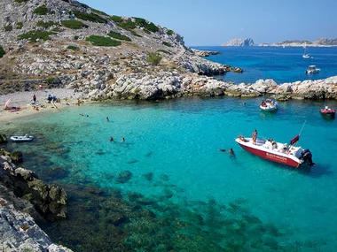 Excursion en bateau en matinée dans le Parc national des Calanques avec rosé