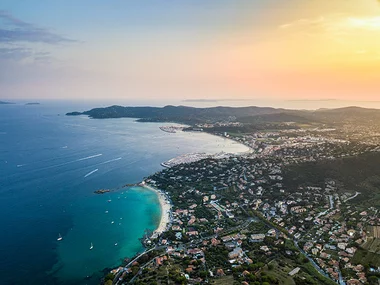 Vol en hélicoptère au-dessus de la baie du Lavandou et d'Hyères