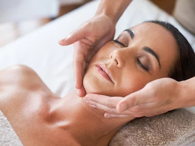 Tratamiento facial a elegir en Centro de Estética y Bienestar Rocío Escobar