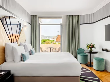 2 jours en hôtel 4* à Antibes en chambre supérieure avec balcon et vue sur la mer