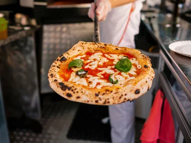 Italienisches Abendessen im Artigiano Café in Basel