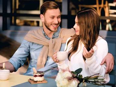 Petit-déjeuner romantique avec bulles