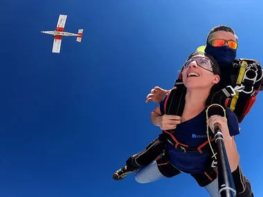 Saut en parachute en tandem à 4 000 m à Montélimar