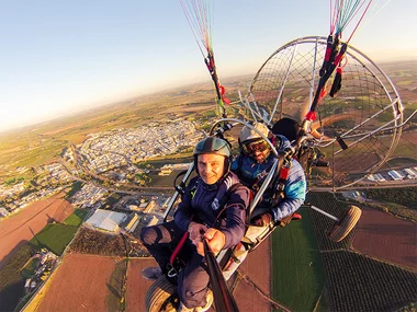 Vuelo en paramotor de 30 minutos en Coria del Río para 1 persona
