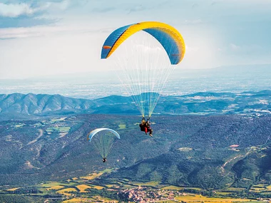 Sobrevolando Lleida: 1 vuelo en parapente biplaza acrobático de 1 hora y 30 min