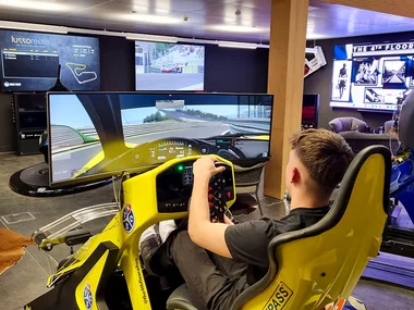 Runden im Rennsimulator im Kanton Solothurn