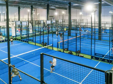 Clase particular de pádel de 1 hora para 2 personas en Vic
