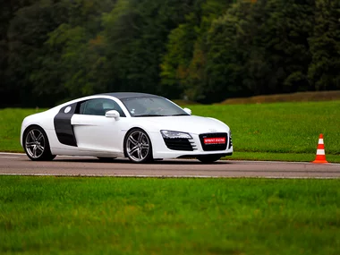 Rijervaring in een Audi R8 V10 op het circuit van Mettet
