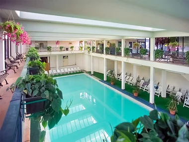 Ingresso all'area termale con maschera viso alle Terme Rosa Pepe 4 stelle di Salerno