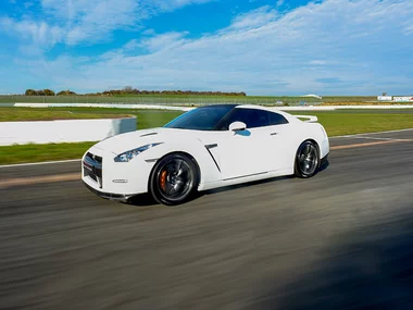 Stage de pilotage en Nissan GTR sur le circuit de Mettet