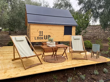 Insolito soggiorno in una StarsBox tra gli ulivi in Puglia