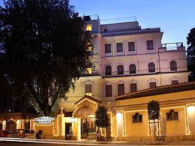 Eleganza Liberty: 2 notti di charme nello storico Hotel degli Aranci 4* nel cuore di Roma