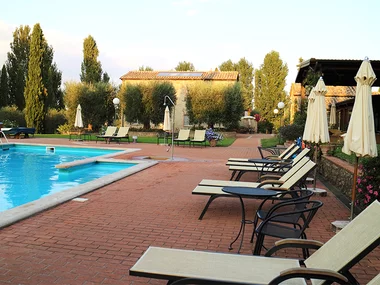 A Siena tra sapori e natura: 2 notti in agriturismo con pranzo leggero e vino in omaggio