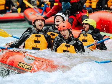 Actiongeladene Rafting-Tour in der Giarsun Schlucht für 2 Sportskanonen