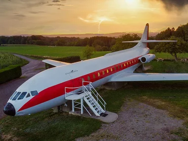 1 nuit insolite en famille en avion Caravelle dans les Vosges