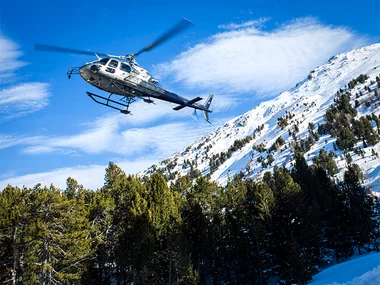 Vol en hélicoptère au-dessus du Mont-Blanc