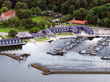 Ophold med morgenmad på Hotel Strandtangen for 2