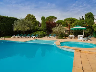 Séjour en auberge 5 étoiles avec dîner gastronomique et spa près d'Avignon