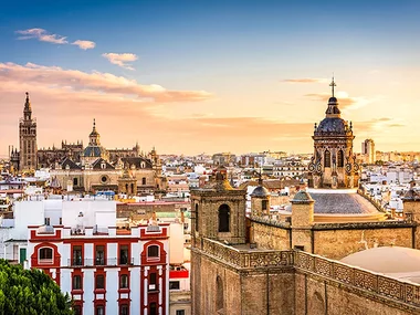 Viaje al corazón de Sevilla con 2 noches en hotel de 4* y visita guiada por la ciudad