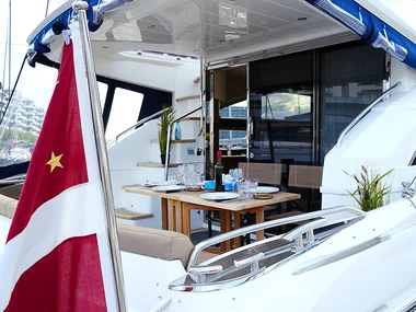 Romantisk 3-retters middag med vin på yacht for 2