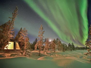2 magiche notti sotto l'aurora boreale svedese con attività per 2 persone