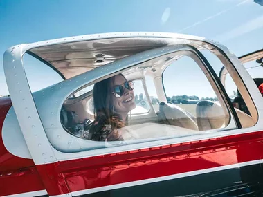 Rundflug über eine Stadt in Deutschland