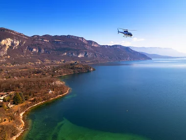 Vol en hélicoptère au-dessus de Chambéry et ses environs