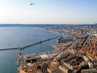 Vol en hélicoptère au-dessus de Marseille et ses environs