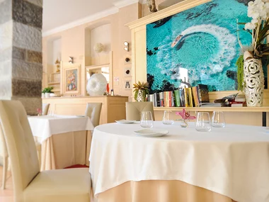 Cena a base di pesce in un ristorante a Ventimiglia