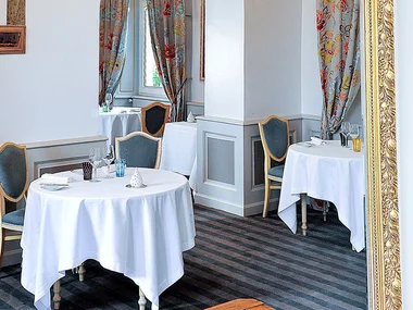 Adresses primées : menu 8 plats au restaurant du Château de Sully à Bayeux