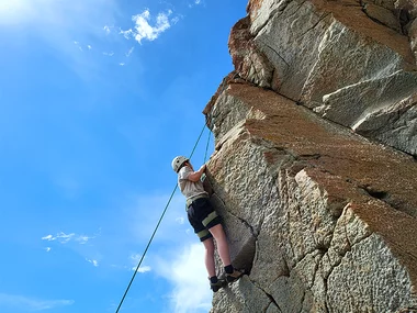 Klatrekursus med overnatning på Kullen med OutdoorPlay for 1