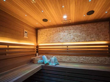 Un moment de détente en duo : parenthèse romantique dans un spa privé à Sursee