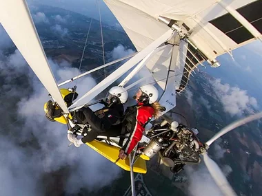 Volo in deltaplano a motore nelle Marche