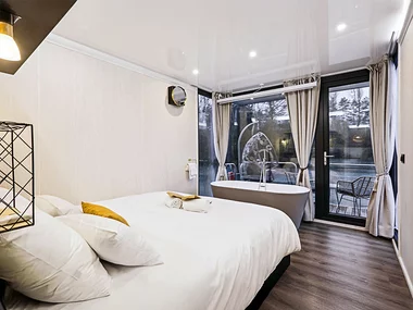 2 jours en suite flottante supérieure avec bain bouillonnant près de Strasbourg