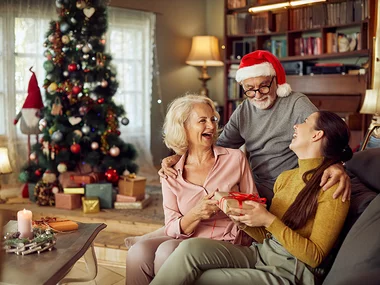 Sous le sapin : surprise pour maman et papa